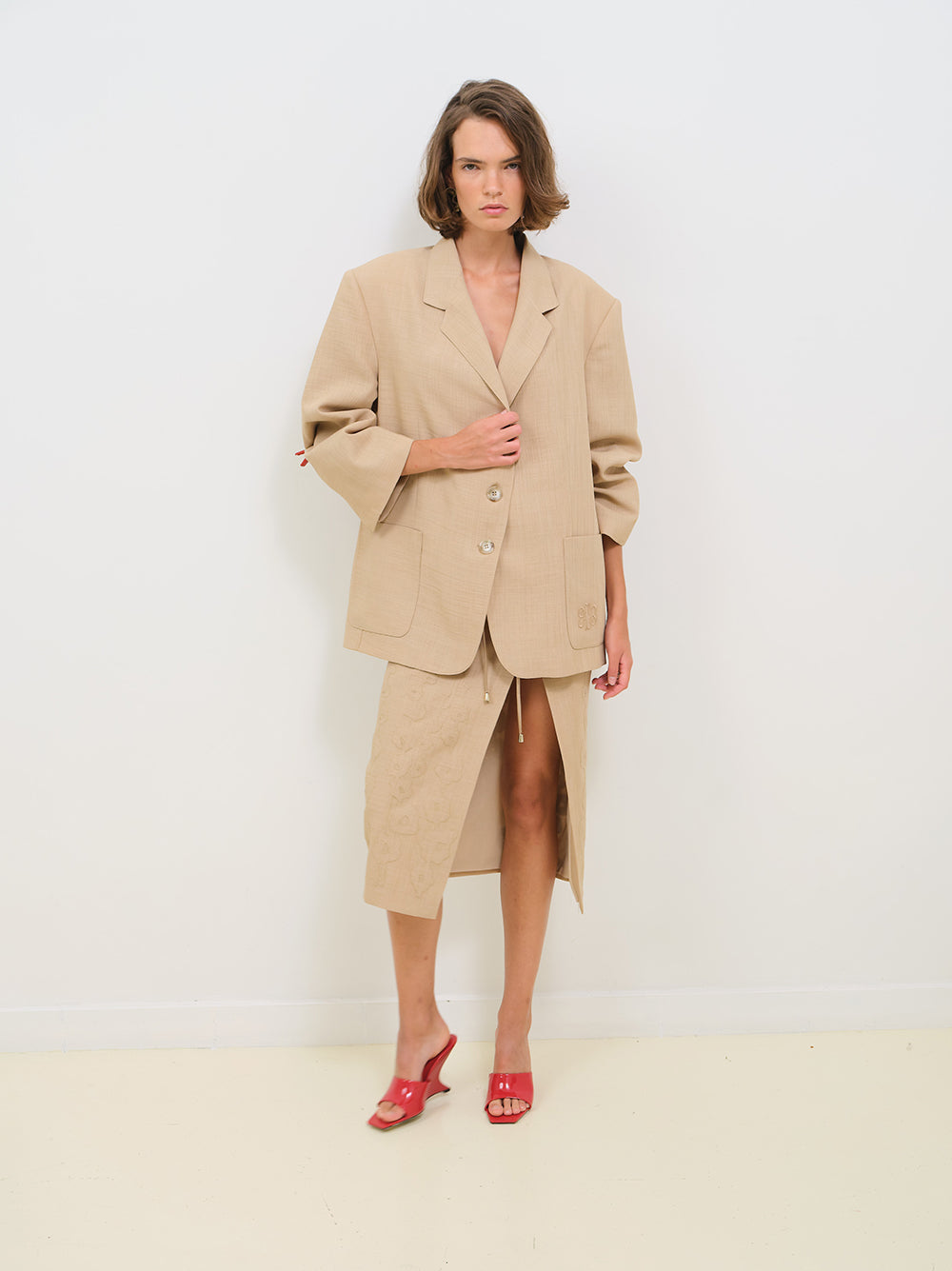 LINEN PENCIL SKIRT WITH EMBROIDERY