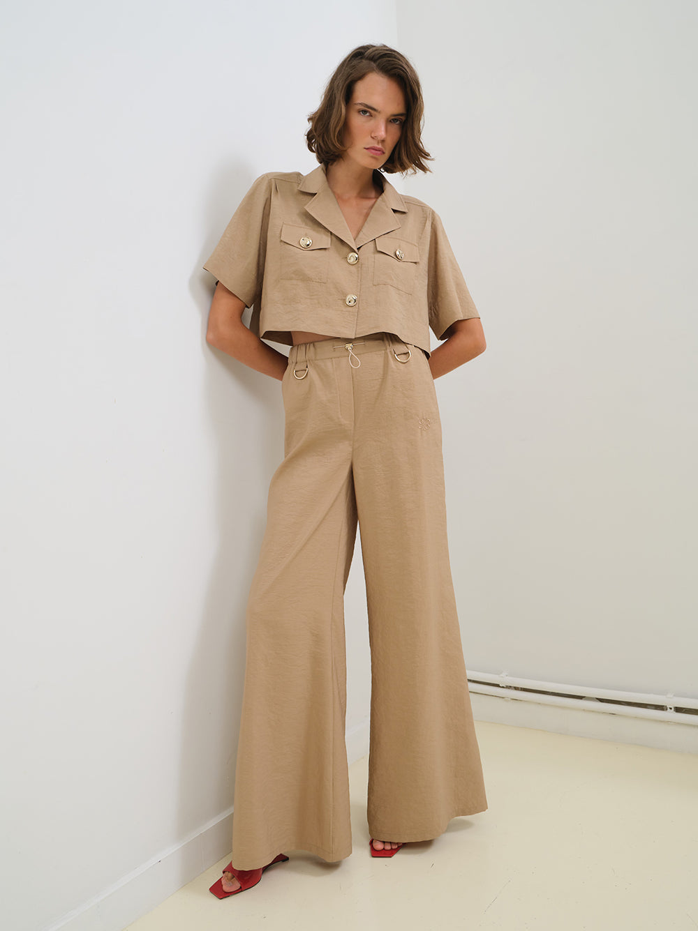CROPPED SHIRT WITH METAL BUTTONS