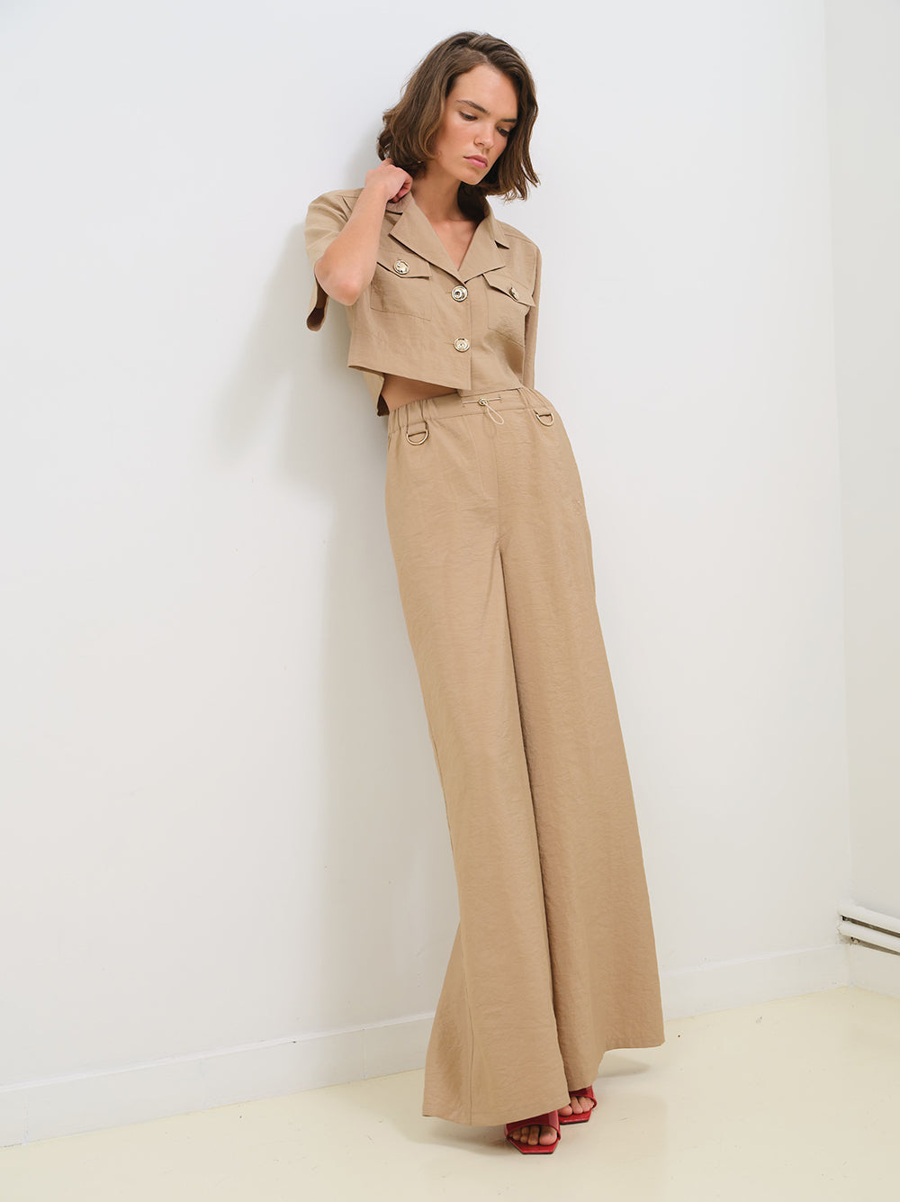 CROPPED SHIRT WITH METAL BUTTONS