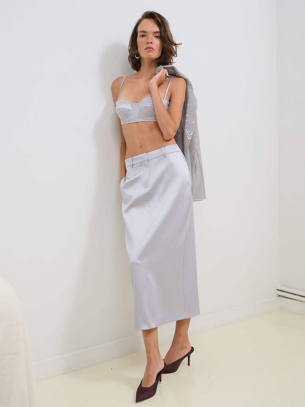 STRUCTURED SILVER SATIN SKIRT