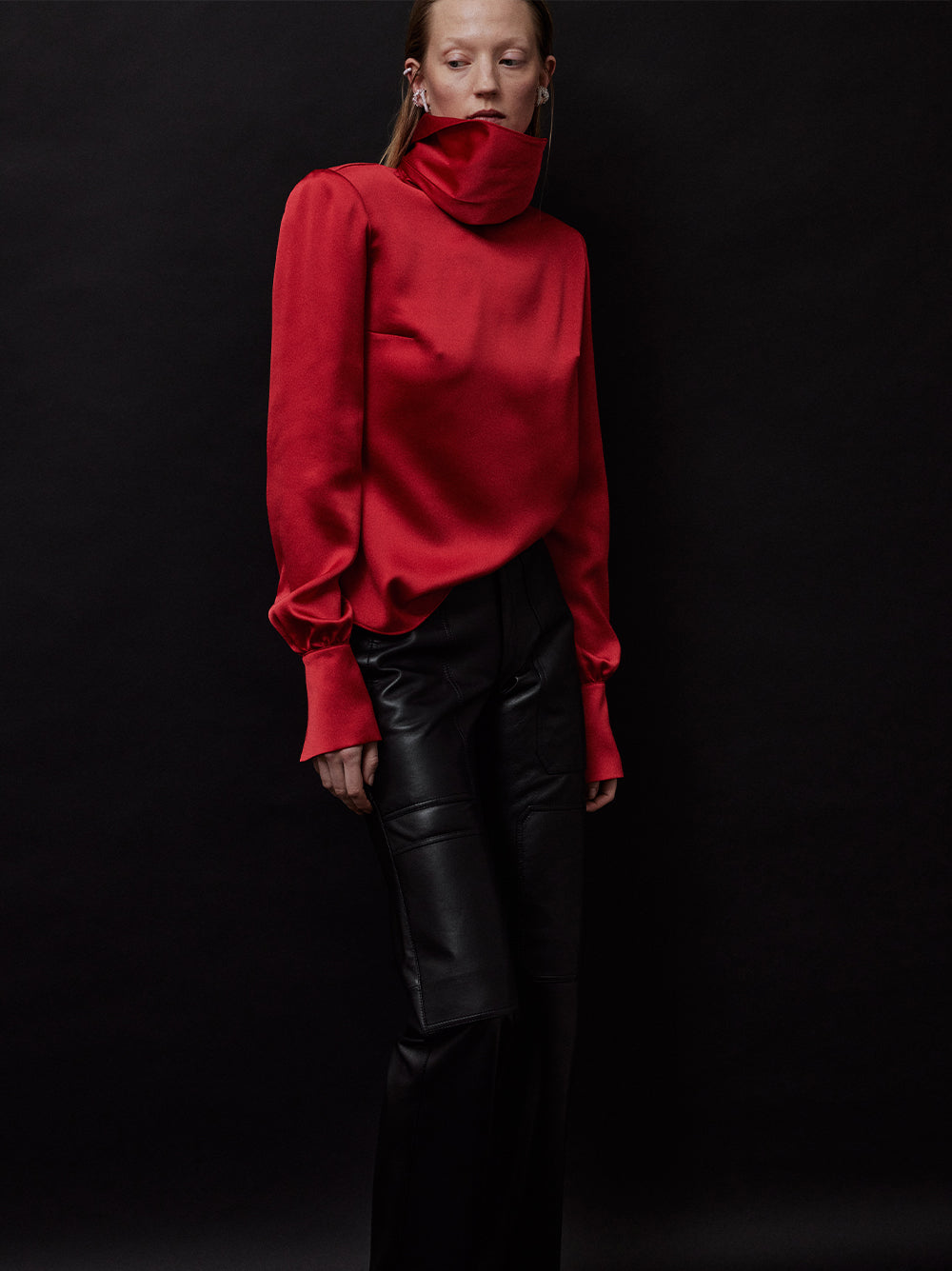 BACKLESS BLOUSE