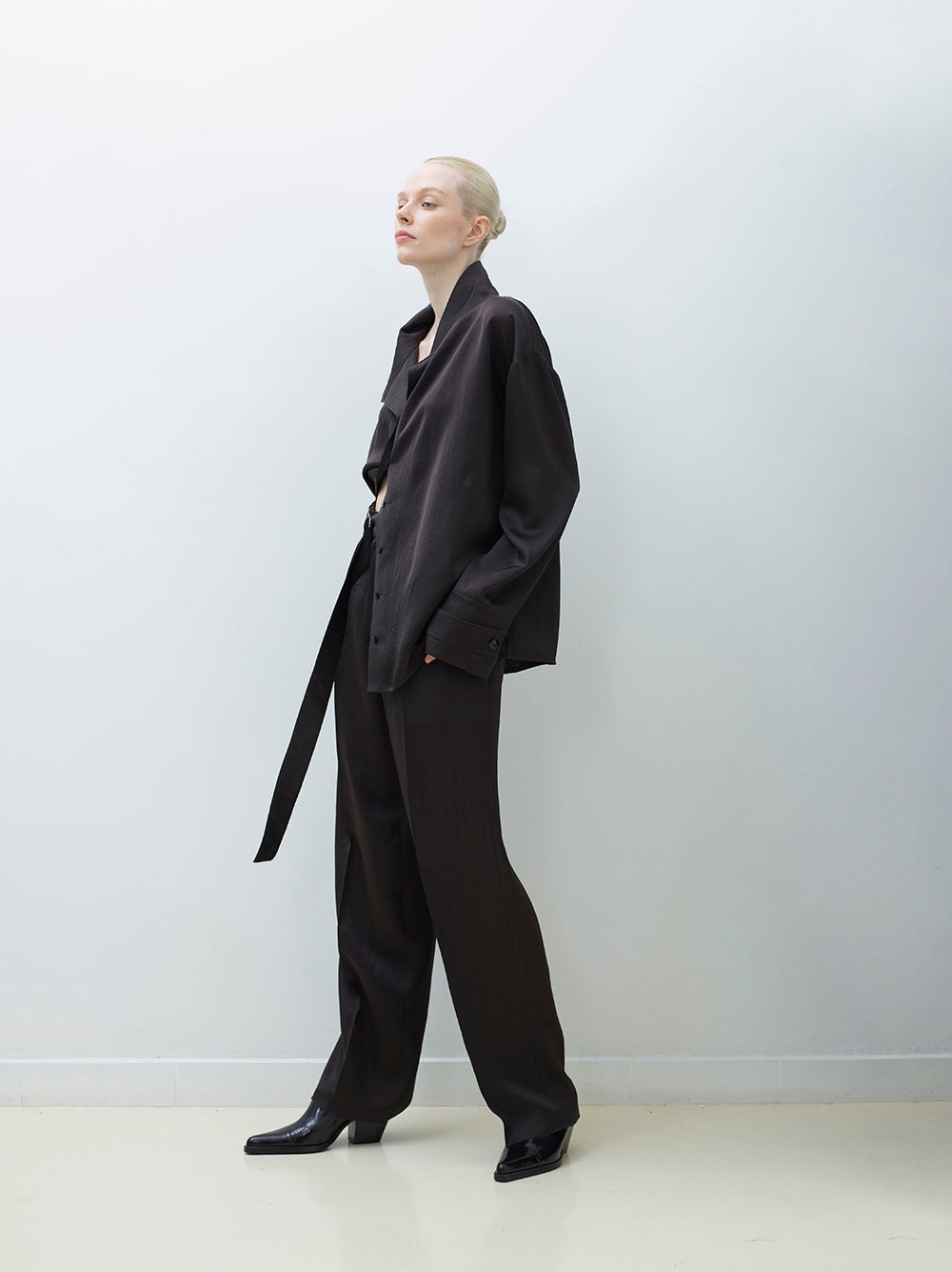Adjustable-Belt Detailed Pleated Pants