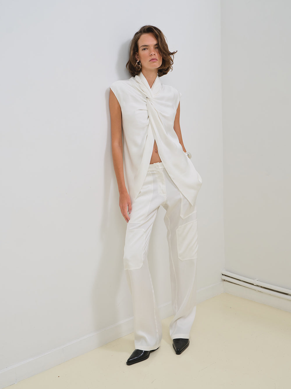 SLEEVELESS TOP WITH KNOT DETAIL